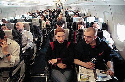 С пассажира, который из-за духоты открыл дверь в самолете, взыщут убытки