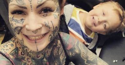 Многодетная мать покрыла все тело татуировками и стала звездой Instagram