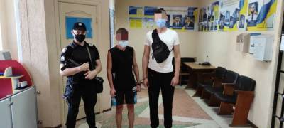 Выхватывал сумки и угрожал оружием: В Лисичанске задержали преступника
