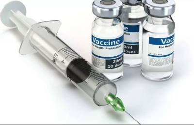 Увеличение груди и отеки органов: опасные побочки вакцин
