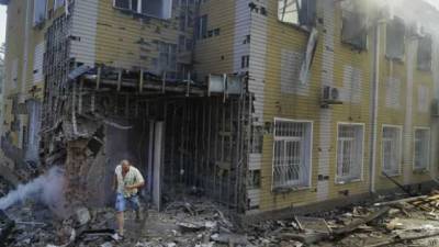 Обстрелы в Донецке: повреждены жилые дома, мины разрывались во дворах