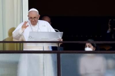 Папа Римский Франциск впервые выступил на публике после операции