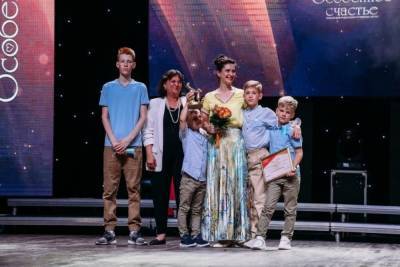 В Астрахани родителям особенных детей вручили награды