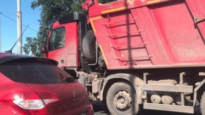 Грузовик раздавил легковое авто на трассе "Кола" в Ленобласти