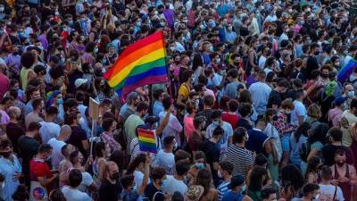В Испании мужчину избили до смерти из-за гомосексуальности: в стране начались протесты