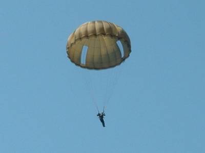 В Московской области разбился парашютист