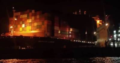 У побережья Малайзии столкнулись мегаконтейнеровоз и сухогруз (фото, видео)
