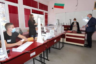 В Болгарии завершилось голосование на досрочных парламентских выборах