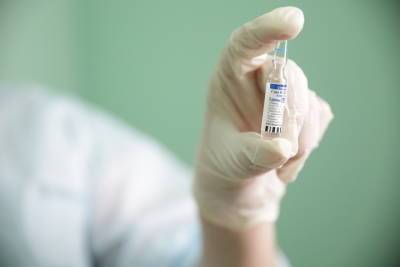 Восемь тысяч петербуржцев за сутки получили первый укол вакцины от коронавируса