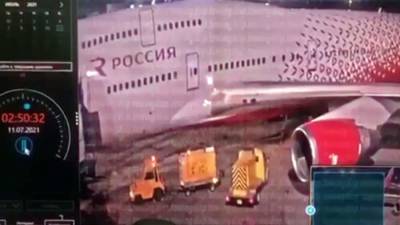 Появилось видео с моментом выпуска трапа на рейсе Москва–Анталья