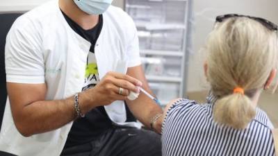 Минздрав Израиля сообщил о возобновлении вакцинации первой дозой