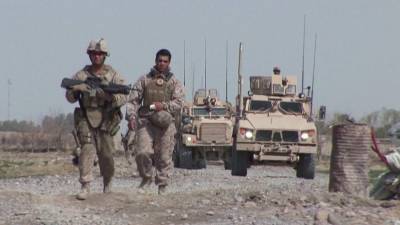 Американские военные уходят из Афганистана, бросая оружие и технику