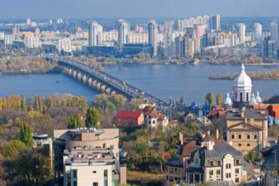Киевский мост Патона превратился в водопад из-за прорыва трубы