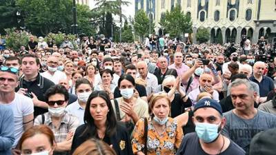 Участники акции протеста в Тбилиси потребовали отставки премьера Грузии