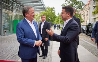 Зеленский встретился с возможным преемником Меркель: говорили о вступлении Украины в ЕС и Донбассе