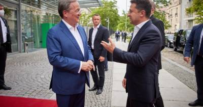 Зеленский встретился с лидером партии Меркель