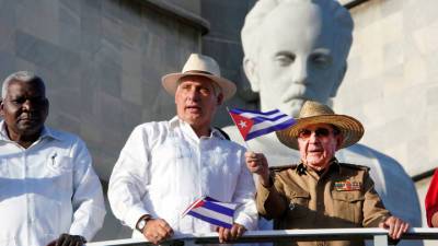 Лидер Кубы призвал коммунистов выходить на улицы