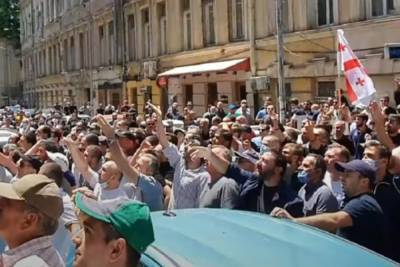 Митингующие в Грузии выступили с ультиматумом премьер-министру