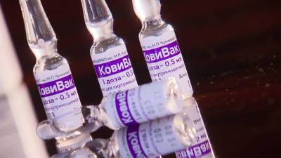 Медик назвал причину популярности вакцины "КовиВак"