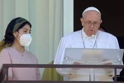 Папа Римский впервые появился перед верующими после операции