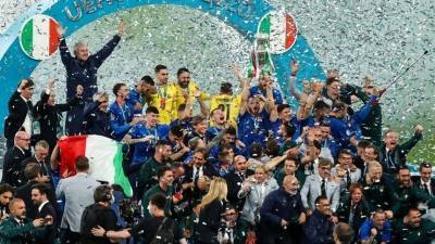 Итоги Евро-2020: итальянцы празднуют триумф, а англичане громят спортбары