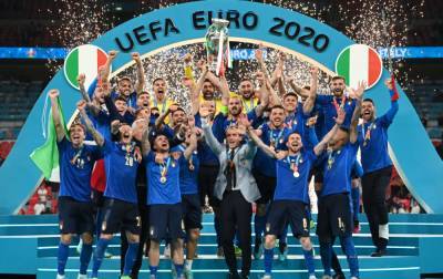 Хорошая атака, надежная защита и немного везения: как Италия выиграла Евро-2020