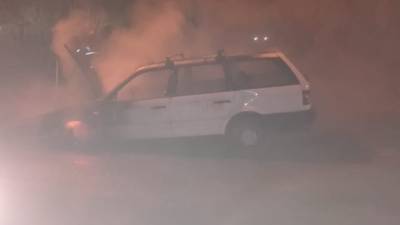 В Астрахани автомобиль врезался в ограждение и загорелся