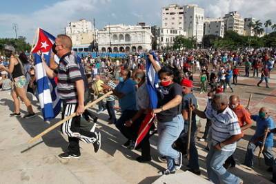 Диас-Канель Мигель - На Кубе ввели чрезвычайное положение на фоне массовых протестов - lenta.ru - Россия - Куба - Гавана