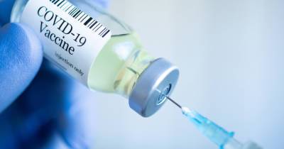 Правительство США пока не рекомендует усиливать вакцину от COVID-19 третьей дозой