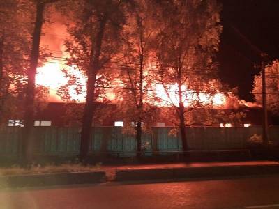 Персонал эвакуировали. В смоленском райцентре выгорел цех хлебокомбината - rabochy-put.ru - Вязьмы