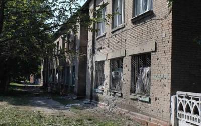 Украинские каратели обстреляли школу на окраине Горловки
