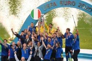 Италия - чемпион Евро-2020. ВИДЕО награждения