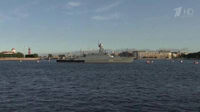 Санкт-Петербург готовится к грандиозному военно-морскому параду в честь Дня ВМФ