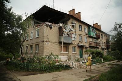 В Горловке обстрелом со стороны украинских силовиков повреждены школа и жилые дома