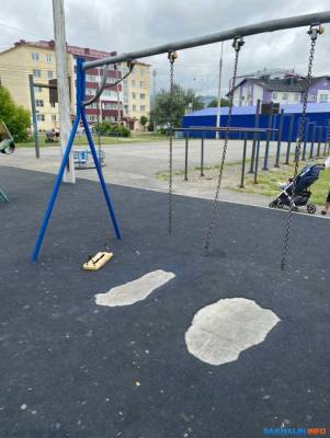 В Южно-Сахалинске проверяют детские площадки
