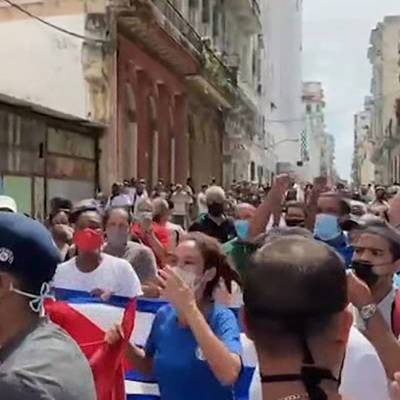 На Кубе проходят митинги в поддержку руководства страны