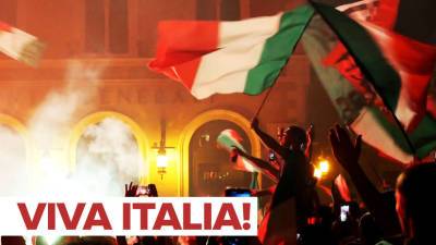 Болельщики сборной Италии по футболу празднуют победу в финале Евро-2020