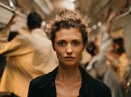 «Нам всім потрібні обійми»: режисерка Катя Царик представила трейлер дебютного фільму