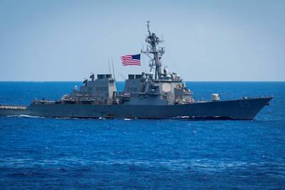 Китай обвинил американский эсминец во вторжении в свои территориальные воды