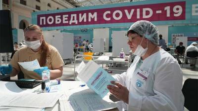 Ученый призвал россиян избавиться от страха перед вакцинацией от COVID-19