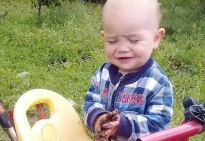 Двухлетний малыш, которого отчим изрезал ножом, умер в больнице Днепра