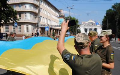 В Мариуполе военные с флагом установили рекорд