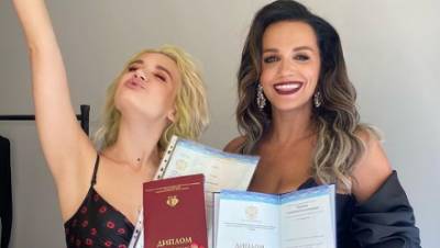 Певица Слава показала диплом дочери об окончании ВУЗа