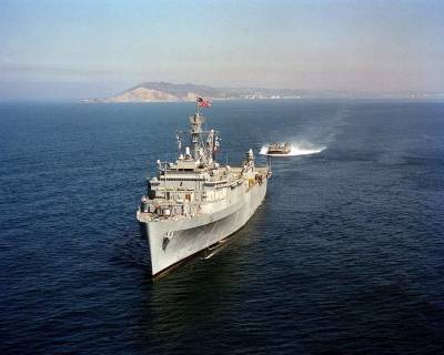 Китай обвинил эсминец США Benfold во вторжении в акваторию спорных островов Сиша