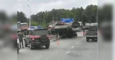 Військові Путіна «загубили» танк посеред траси: інцидент потрапив на відео