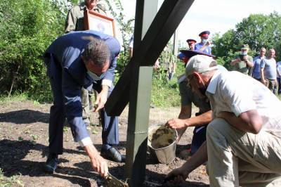 В Ростовской области установили памятный крест артиллерийскому расчету, погибшему за освобождение станицы Гундоровской