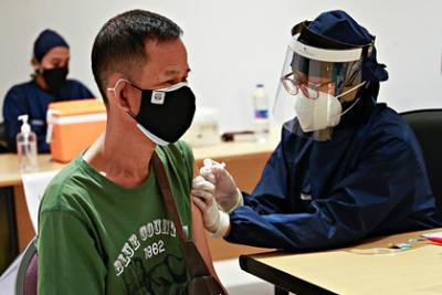 В КНР сообщили об отсутствии планов по признанию вакцин с Россией