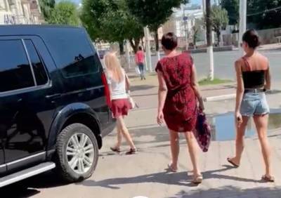 В Рязани оштрафовали припарковавшегося на тротуаре мужчину