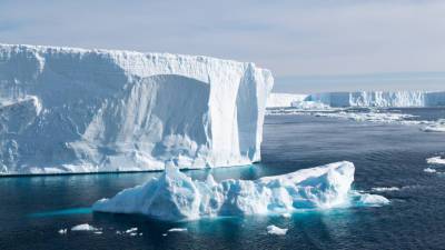 Под ледниками Антарктиды нашли сеть сообщающихся озер