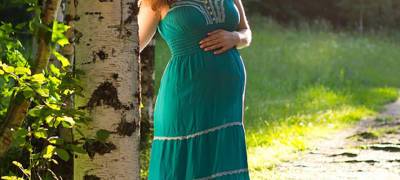 Беременная женщина в районе Карелии питается на помойке